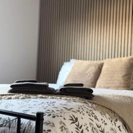 Alross rental - Elegant London Stay with Free Breakfast, hotel Londonban