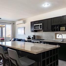 3BR Penthouse with Stunning Arch Views and Private Concierge 24 7
