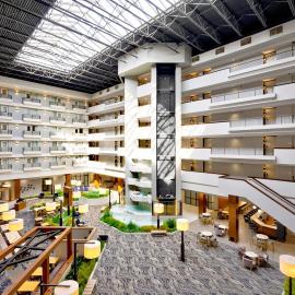 DoubleTree by Hilton Davenport, hotelli kohteessa Davenport