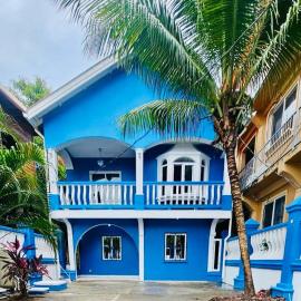Blue Paradise, готель у місті Coxen Hole