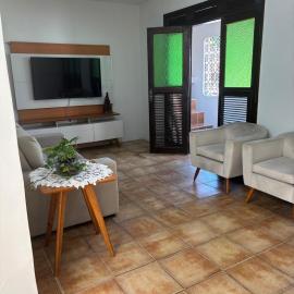 Aluga-se Casa Espaçosa - 2 Quartos