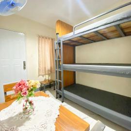 Lilahs Loft and Accommodation, hotell i Hinigaran