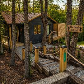 The Brady Retreat Hot tub and pool