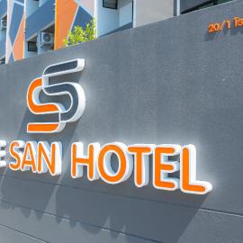 โรงแรมสีสันบางแสน See San Hotel Bangsaen, hotel en Ban Laem Thaen