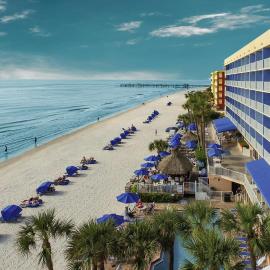 DoubleTree Beach Resort by Hilton Tampa Bay – North Redington Beach، فندق في سانت بيتي بيتش