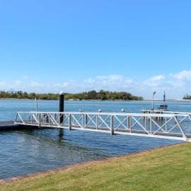 Maroochy Riverfront Escape- Walk to CBD & Ocean St