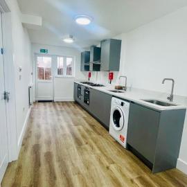 Hayes-Heathrow - Modern Single En-Suite Bedroom in Shared House