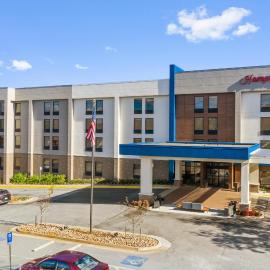 Hampton Inn Winchester، فندق في وينشستر