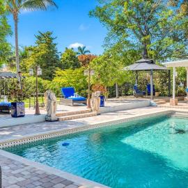 Spacious Tropical Pool Home Miami 4 beds 3 baths Sleeps 13, ξενοδοχείο σε Tamiami