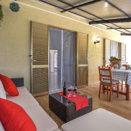 Lovely Apartment In Perdifumo With House Sea View, hotel a Perdifumo