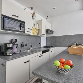 Aan de oever: Stevensweert şehrinde bir otel
