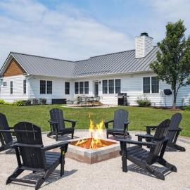 Blossom House- Private 5-Acre Door County Retreat