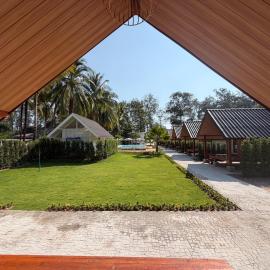 Ther lay beach resort, hotel v destinaci Sikao