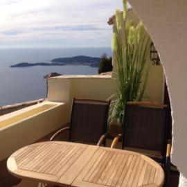 Eze Monaco middle of old town of Eze Vieux Village Romantic Hideaway with spectacular sea view, hotel in Éze