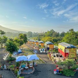 Inn Train Camping อินน เทรน แคมปิ้ง ตู้นอน วังน้ำเขียว, khách sạn ở Ban Bu Phai
