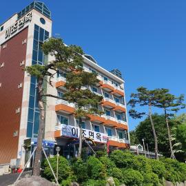 Y2 Stay Hotel