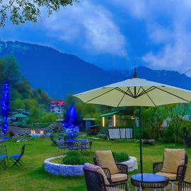 The Himalayan Swiss Cottage with Bonfire, Manali - A Riverside Retreat, hotel di Manāli