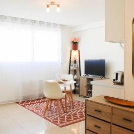 New studio with balcony near Gallieni metro
