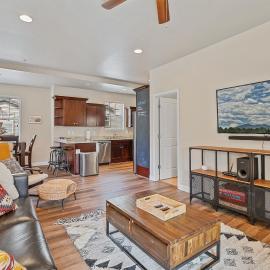 Moonlight Ridge Spacious Townhome 3 miles from Downtown AC Garage Near Snowbowl, hotel en Flagstaff