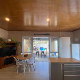 The Shack - Pauanui Guesthouse - 2BRM - 3 Beds & Self-Contained