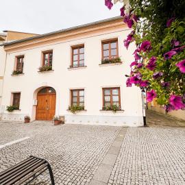 Apartmán U Kostela, hotel in Veselí nad Moravou