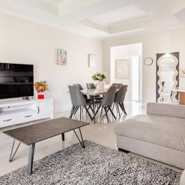 Stunning as new 3 Queen Home