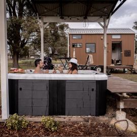 Odyssean Tiny House B by Tiny Away, hotel em Cessnock