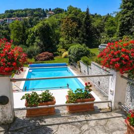 Villa Romilda by Lago Reisen, hotel u gradu Arona