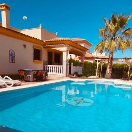 Casa Amalia - Private Boho Villa mit Pool und Ruhe in Alicante, hotel a Hondón de las Nieves