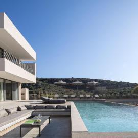 Aeora Villa - Shoreline Getaway by etouri