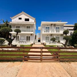 Anatoli deluxe apartments & villa antonis