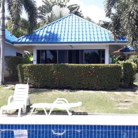 bungalow with swimming pool