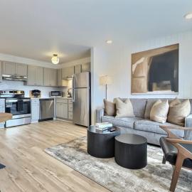 Quiet Escape, Free Parking, Near Downtown Hotspots