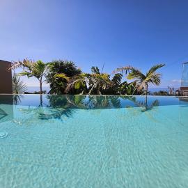 Vila Ladeira dos Zimbreiros - 3 bedroom, Jacuzzi, gym, AC, Pool with optional heated water, hôtel à Paul do Mar