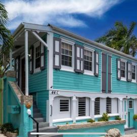 Downtown Oceanview 3BDR, Parking, WiFi Sunset View, hotel em Frederiksted