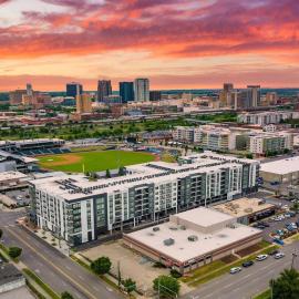 Luxury Palmer Parkside Condo with Regions Field View, hotel i Birmingham
