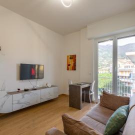 Charming Little Gem with Parking and Mountain Views