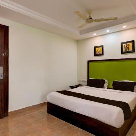 OYO Townhouse Benz Circle MG Road
