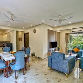 Luxury 2BHK Apartment By Bluewave Hospitality, hotel v mestu Candolim