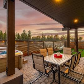 Modern Escape with Hot Tub Breathtaking Views, hotel en Flagstaff