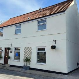 Charming 3 bed, Dog friendly with enclosed garden