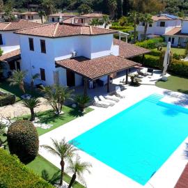 Villa Oxidiana with pool and garden