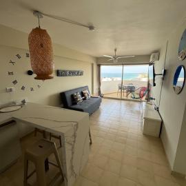 Apartamento Costa Azul Suite frente Playa Moreno、ポルラマルのホテル