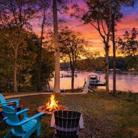 Luxury Lakefront Home, Games, Kayaks, 2 King Beds