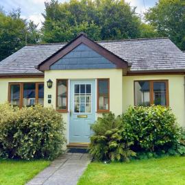 Peekaboo Cottage - A dog friendly home in Cornwall, hotel u gradu Davidstow