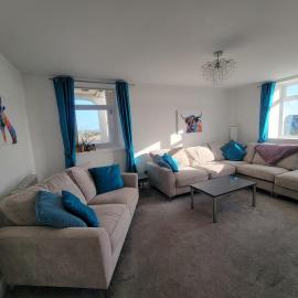 Cwtch y Môr - NEW Outdoor Pool Spacious 3 bed, sea & mountain views