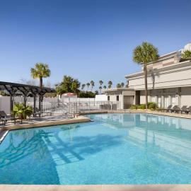 Courtyard by Marriott across Universal Orlando, хотел в Орландо