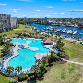 Cozy 2 Bedroom Willowbend Retreat w Pools & Golf Access, hotel di North Myrtle Beach