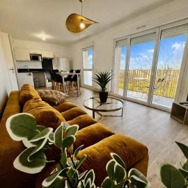 Balcon secret - T3 neuf calme, balcon, parking, proche autoroute, hotel v destinaci Saran