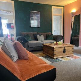 The Hive 2-Bed Apartment with Kitchen and Private Bathroom in Lively Monton Village - Sleeps 4 - Free WiFi - Parking Nearby